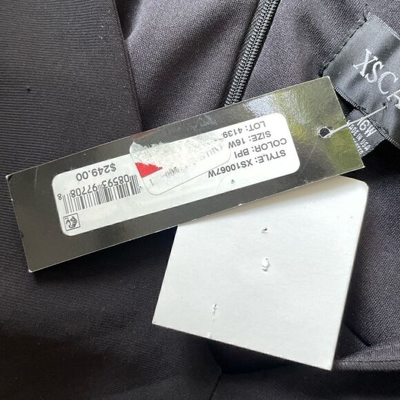 NWT Xscape Maxi Gown, Size 16W - Picture 10 of 10